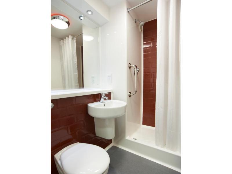 Travelodge Manchester Central Arena Exterior photo